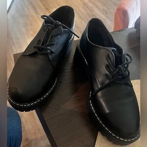 Classy black leather oxford shoes Women’s size 9